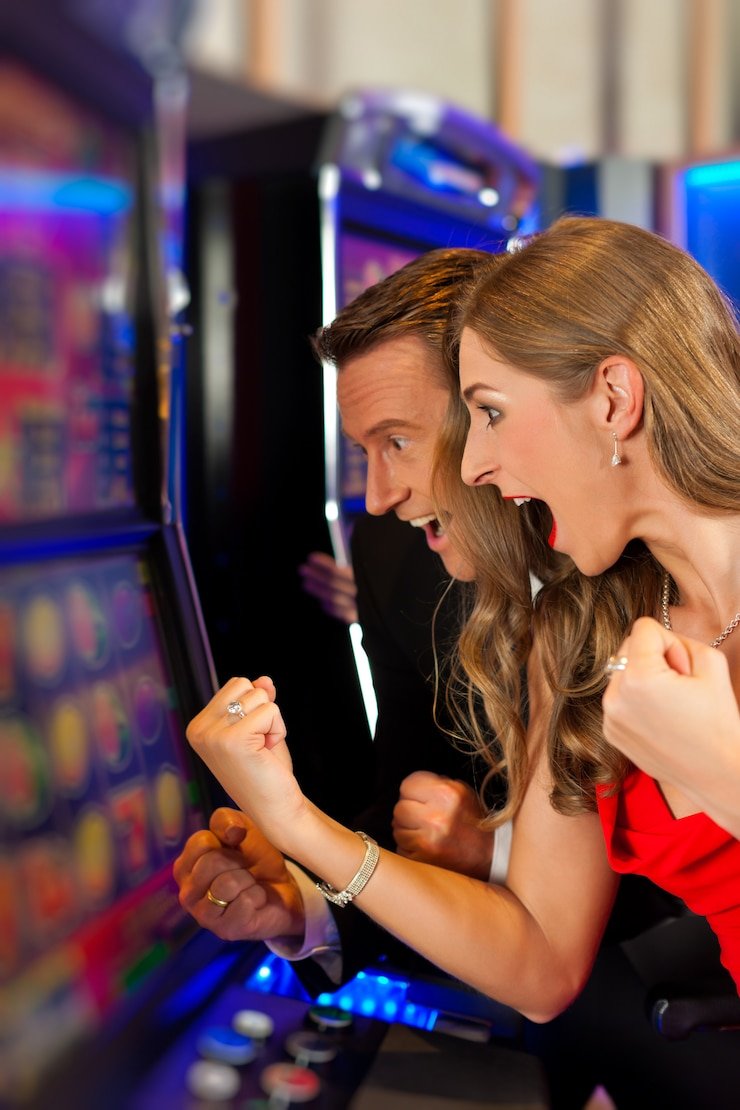 Kasino dealer-langsung dengan studio multi-kamera profesional Studio kasino dealer-langsung scriptpastebin dengan blackjack dan roulette